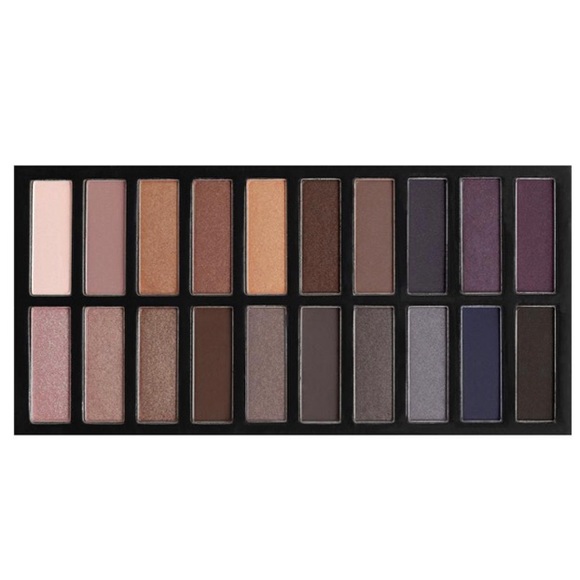 You’ll love The Revealed Smoky 20 shadow palette - Picture 4 of 7